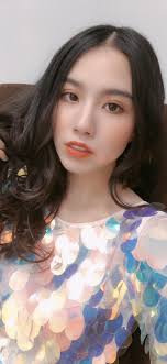 Cô từng giành giải nhất của cuộc thi đại mỹ nhân. Linh Miu Lá»™ Dan Hinh XÄƒm Keo Dai Tá»« LÆ°ng Xuá»'ng Vá»‹ Tri Hiá»ƒm Hoc