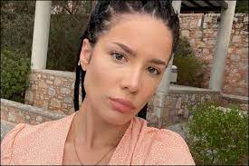 Halsey apologizes for 'eating disorder' topless photo | Read Halsey's full  statement - IBTimes India