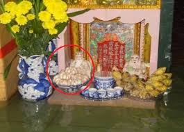 Nhân ngày 23 tháng chạp tín chủ chúng con thành tâm, sửa biện hương hoa phẩm vật xiêm hài áo mũ, nghi lễ cung trần, dâng lên trước án, dâng hiến phỏng theo lệ cũ, ngài là vị chủ, ngũ tự gia thần, soi xét lòng trần, táo quân chứng giám. Cung Tháº§n Tai Ngay Mung 1 Cá»© Ä'áº·t 5 Cá»§ Tá»i Len Ban Thá» Theo Cach Nay Ä'á»ƒ Tháº§n Tai Gáº­t Gu Æ°ng Y Tráº¯c Nghiá»‡m Viá»‡t Giáº£i Tri
