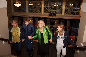 Jenica atwin sündis jenica powell ja kasvas üles aastal oromocto, new brunswick.7 tema isa bob powell. Transcript Elizabeth May S Post Election Speech Macleans Ca
