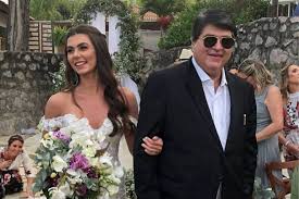 Eu quero ibagens na tela. F5 Celebridades Leticia Datena Se Casa Com Empresario Chileno Em Cerimonia Na Praia 06 05 2018