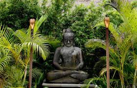 D i y home decor easy craft idea making statue of lord buddha at homethis video is very nice to you how to make statue using balloon and plastic bottle for. Choosing And Placing Outdoor Buddha Statues Lovetoknow