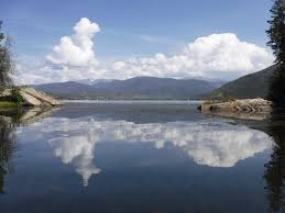 The lake houses populations of trout and salmon which are pursued by anglers year round. Dave N Kathy S Vagabond Blog Paddling Shadow Mountain Lake