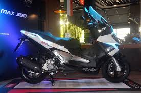 On the design front, the scooter is large and features styling uncommon in scooters. à¤­ à¤°à¤¤ à¤® à¤¨à¤œà¤° à¤†à¤ˆ à¤œà¤¬à¤°à¤¦à¤¸ à¤¤ Aprilia Sr Max 300 à¤² à¤¨ à¤š à¤— à¤• à¤¸ à¤¥ à¤¹ à¤®à¤š à¤¦ à¤— à¤¤à¤¹à¤²à¤• Newstrack Hindi 1