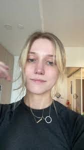 Chloe Whipple's Instagram, Twitter & Facebook