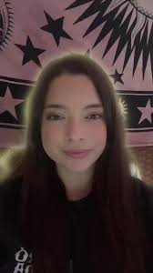 Lindsay Benton (@lindsaytheloangirl)