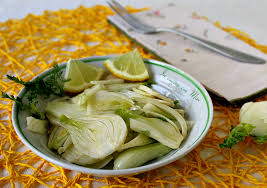 Tagliare il pane a cubetti e tostarlo in padella con un filo d'olio fino a quando risulterà dorato e croccante. Insalata Di Finocchi E Limoni Contorno Leggero E Fresco