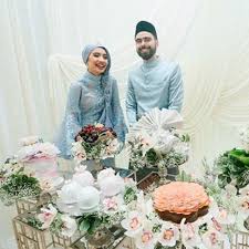 Menurut sumber, yuna menerima lamaran adam yang juga seorang penerbit itu, minggu lalu. 10 Sebab Yuna Pilih Adam Sinclair