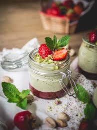 Creme Aux Pistaches Menthe Citron Vert Sur Compotee De Fraises Au Basilic Pistache Creme Pistache Citron Vert