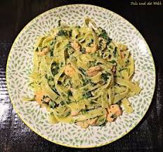 Bandnudeln Mit Lachs In Spinat Sahne Sosse Schnell Und Lecker Bandnudeln Mit Lachs Bandnudeln Rezept Bandnudeln