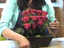 Rosas bonitas rosas hermosas flores mexicanas arreglos de rosas rosas rojas arreglos florales cdmx primavera jehová. Como Hacer Un Estilizado Arreglo De Rosas En 3 Pisos Youtube