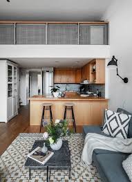 Au Dessus De La Cuisine L Espace En Mezzanine Offre Des Chambres Supplementaires Dans Ce Petit Appartement Planete Deco A Homes World Petit Appartement Chambre Supplementaire Amenagement Maison