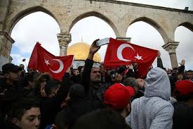 Ayasofya'nın ibadete açılmasını hazmedemeyen siyonistler kudüs'te türk bayrağı yaktı! Mescid I Aksa Da Turk Bayraklari Ile Direnis