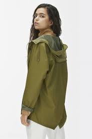 Wenn es regnet, solltest du hingegen auf eine jacke mit wasserfestem obermaterial und kapuze zurückgreifen. Rains Jacket 1201 Rains Waterproof Jackets Ccw Clothing