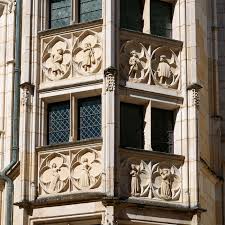 L Incroyable Histoire Du Palais Jacques Cœur De Bourges En 2020 Bourges Hotel Particulier Histoire