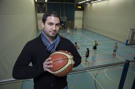 Jouer la meilleure équipe de Suisse, c'est particulier»