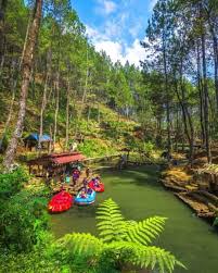 Di tempat ini, anda akan diajak untuk merasakan sensai tak terlupakan bagaimana bertualang di ruangan yang ditata secara terbalik. 10 Tempat Wisata Di Bandung Terbaru Dan Terpopuler