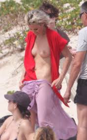 Topless - Pics of Laeticia Hallyday in Topless - ImperiodeFamosas