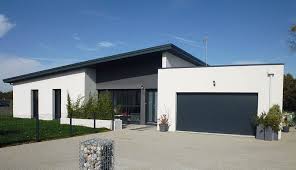 Depuis 1974 L Entreprise Iveco Est A Votre Ecoute Pour Accompagner Vos Projets Vo Maison Plein Pied Contemporaine Maison Moderne Plain Pied Maison Plain Pied