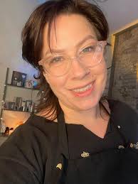 Hi neighbors, Cheers to the new year so far & success to all! I am a mom of  3 that is a licensed esthetician , located in the heart of Saginaw. (Behind