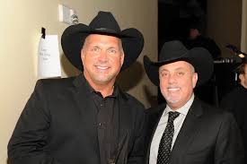 Nine North Records Label Group - Fourteen years ago, Vince Gill and Brad  Paisley played "Workin' Man Blues" to honor Merle Haggard during the CBS  telecast of "The Kennedy Center Honors." #MusicIsLegend |