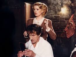 A story of love and adventure, set in 1942 in paris, in the theater world during the german occupation just as the french zone is about to be invaded. Revue De Presse Du Dernier Metro Francois Truffaut 1980 La Cinematheque Francaise