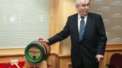 „hele, kamaráde, nepůjčil bys mi dvě stovky? „když já mám jen jednu. vtipy a vtipné obrázky na téma miloš zeman. Zemanova Estrada Stejna Chvala Stejne Vtipy Ale Zabira To Aktualne Cz