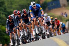 Tour de france 2021 courreur à terre. 6zwrdd95bdwztm