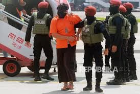 Para tersangka teroris ini dipindahkan dari gorontalo ada tujuh orang dan makassar sebanyak 19 orang. Polisi Sebut 19 Terduga Teroris Dari Makassar Anggota Fpi Republika Online