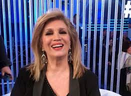 Non so se te lo ricordi, ma negli anni 80 c'era un programma televisivo condotto da iva zanicchi che si chiamava ok il prezzo è giusto. Iva Zanicchi Vita Vip