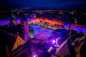 Van maastricht tot amsterdam en van australië tot amerika, andre rieu is overal al geweest en overal kon hij rekenen op een warm onthaal. Andre Rieu In Maastricht 2021 Besuche Maastricht