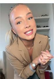 Amanda Serafin's Instagram, Twitter & Facebook