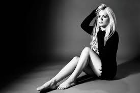 Avril lavigne's new album is finished and it may arrive sooner than you think. Avril Lavigne Is Working On New Music For 2021 Red Roll