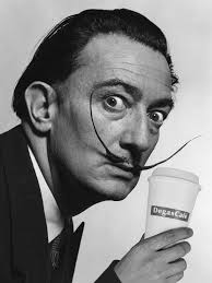 Dalí era un máster de la micro-siesta y el trabajo duro😴. Y su técnica no  es un secreto: ✓ Dormía con una mano colgando mientras sostenía una  cuchara. ✓ En el piso,