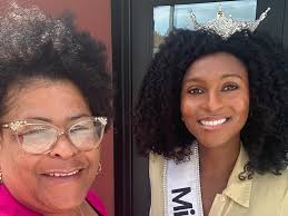 Saved the best #ServiceSunday for last because it was truly such a special  honor to visit with the students and staff of Oakland Unified School  District! Seeing all the kids (and teachers)