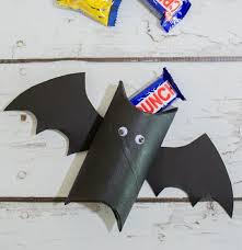 Halloween Geschenkverpackung Aus Klorollen Fledermaus Basteln Kinder Basteln Mit Naturmaterialien Basteln Mit Papier