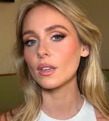 Dreamy glam 🖤 💄 by @gillianhobanmakeup