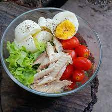 สายแล ววว ม อเช ารวบเท ยงว นน เป น raw food ส ดๆ ปลาท ย าง ไข ต ม ผ กสล ด มะเข อเทศ ม dressing เป นน ำสล ดงาดำญ ป น ส ตรทำอาหาร มะเข อเทศ ไข ต ม