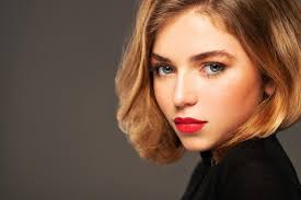 Z każdym nowym dniem widzisz, jak to coraz większe grono twoich koleżanek, gwiazd czy prezenterek telewizyjnych stawia na krótko obcięte włosy? To 4 Najlepsze Fryzury Damskie Na Wiosne 2021 Dodaja Blasku Wlosy Krotkie I Dlugie Super Express Wiadomosci Polityka Sport