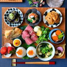 mayumi さんはinstagramを利用しています 2018 12 24 今夜はクリスマスごはん ᐝ ローストビーフ たまーーにしか作ら れ ないから いつまで経っても作り慣れない 今回はしっとり仕上がって満足 ༥ ローストビーフ 玉ねぎ 料理