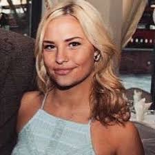 Ella West (@ellarhianwest)