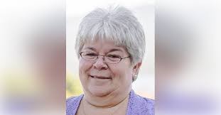 Lynn Dubois's Instagram, Twitter & Facebook