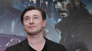 Звезда сериала «бригада» старается проводить как. Sergej Bezrukov Ozvuchit Robota V Filme Sarika Andreasyana Novosti Na Kinopoiske