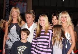 Sir rod stewart was on his way to becoming one of the most successful recording artists in history in 1974 when he moved to america and signed with warner bros. Rod Stewart Uber Exzesse Es Ging Ums Vogeln Und Trinken Mehr Nicht Der Spiegel