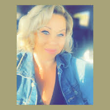 Erin Linden's Instagram, Twitter & Facebook