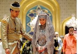 The royal family the sultan hassanal bolkiah and the two queens kebawab duli yang maha mulia and duli yang mulia pengiran isteri azrinaz mazhar. The Royal Wedding Of Brunei Sultan S Daughter Princess Hajah Hafizah Arabia Weddings
