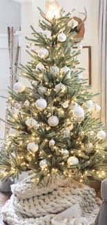 Simple Elegant Christmas Tree Rooms For Rent Blog Farmhousechristma In 2020 Beautiful Christmas Trees Decorated Elegant Christmas Trees Christmas Tree Inspiration