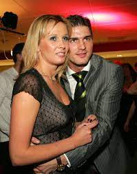 Jest jednym z czterech polskich piłkarzy (obok grzegorza laty, jakuba błaszczykowskiego i roberta lewandowskiego). Seksowne Kobiety Pilkarzy