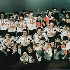 En 60 páginas, resume la historia de la institución hasta llegar al 5 de junio de 1991. Los Campeones De America El Plantel De Colo Colo En La Libertadores De 1991 Redgol