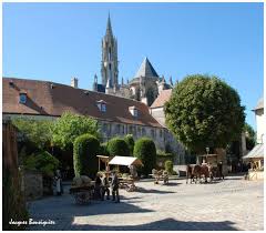 Silence, on tourne !... c'est &agrave; Senlis - Images du Beau du Monde